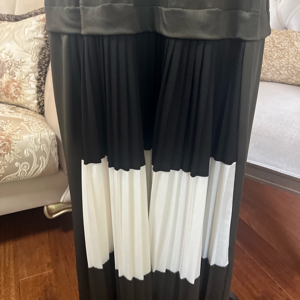 Black and White A-Line Maxi Dress with Pleats